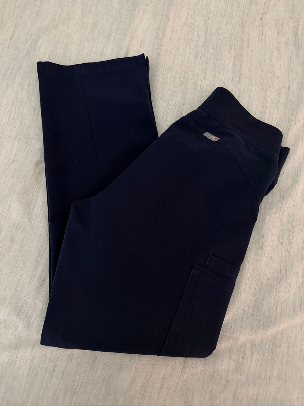 FIGS Women’s Kade™ Cargo Scrub Pants Navy Small Petite - Picture 3 of 9